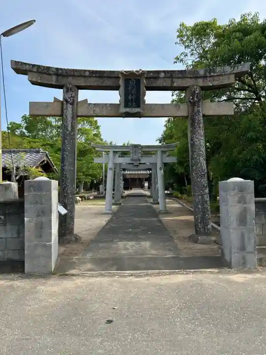 白鬚神社の{uncategorized: "未分類", other: "その他", undefined: "問題あり", building: "その他建物", grave: "お墓", sacred_gate: "鳥居", guardian: "狛犬", statue: "像", buddha: "仏像", history: "歴史", nature: "自然", garden: "庭園", animal: "動物", pagoda: "塔", temizu: "手水舎", mountain_gate: "山門・神門", sanctuary: "本殿・本堂", subordinate: "末社・摂社", art: "芸術", scenery: "景色", jizo: "地蔵", ema: "絵馬", goshuin: "御朱印", omikuji: "おみくじ", items: "授与品その他", amulet: "お守り", goshuincho: "御朱印帳", eats: "食事", festival: "お祭り", votive_dance: "神楽", shichigosan: "七五三参", wedding: "結婚式", experience: "体験その他", initially: "初詣", around: "周辺", anti_infection: "感染症対策"}