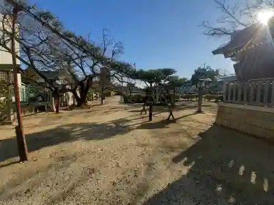 関西出雲久多美神社の{uncategorized: "未分類", other: "その他", undefined: "問題あり", building: "その他建物", grave: "お墓", sacred_gate: "鳥居", guardian: "狛犬", statue: "像", buddha: "仏像", history: "歴史", nature: "自然", garden: "庭園", animal: "動物", pagoda: "塔", temizu: "手水舎", mountain_gate: "山門・神門", sanctuary: "本殿・本堂", subordinate: "末社・摂社", art: "芸術", scenery: "景色", jizo: "地蔵", ema: "絵馬", goshuin: "御朱印", omikuji: "おみくじ", items: "授与品その他", amulet: "お守り", goshuincho: "御朱印帳", eats: "食事", festival: "お祭り", votive_dance: "神楽", shichigosan: "七五三参", wedding: "結婚式", experience: "体験その他", initially: "初詣", around: "周辺", anti_infection: "感染症対策"}