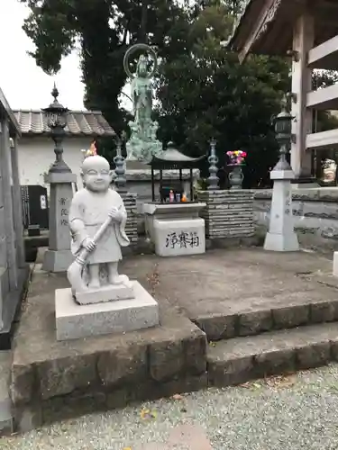 東漸寺の像