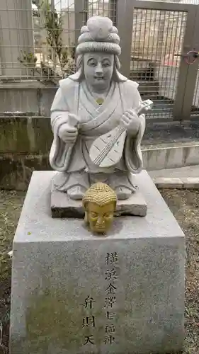 琵琶島神社の像