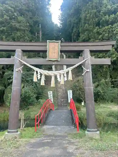 坪沼八幡神社の鳥居