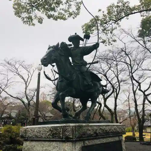 富士山本宮浅間大社の像