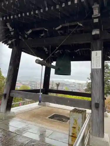 遍照寺法界院の{uncategorized: "未分類", other: "その他", undefined: "問題あり", building: "その他建物", grave: "お墓", sacred_gate: "鳥居", guardian: "狛犬", statue: "像", buddha: "仏像", history: "歴史", nature: "自然", garden: "庭園", animal: "動物", pagoda: "塔", temizu: "手水舎", mountain_gate: "山門・神門", sanctuary: "本殿・本堂", subordinate: "末社・摂社", art: "芸術", scenery: "景色", jizo: "地蔵", ema: "絵馬", goshuin: "御朱印", omikuji: "おみくじ", items: "授与品その他", amulet: "お守り", goshuincho: "御朱印帳", eats: "食事", festival: "お祭り", votive_dance: "神楽", shichigosan: "七五三参", wedding: "結婚式", experience: "体験その他", initially: "初詣", around: "周辺", anti_infection: "感染症対策"}