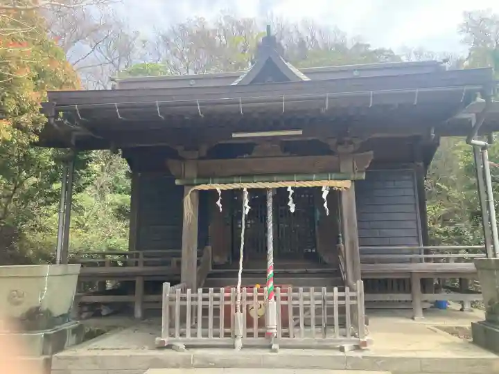 久里浜住吉神社の{uncategorized: "未分類", other: "その他", undefined: "問題あり", building: "その他建物", grave: "お墓", sacred_gate: "鳥居", guardian: "狛犬", statue: "像", buddha: "仏像", history: "歴史", nature: "自然", garden: "庭園", animal: "動物", pagoda: "塔", temizu: "手水舎", mountain_gate: "山門・神門", sanctuary: "本殿・本堂", subordinate: "末社・摂社", art: "芸術", scenery: "景色", jizo: "地蔵", ema: "絵馬", goshuin: "御朱印", omikuji: "おみくじ", items: "授与品その他", amulet: "お守り", goshuincho: "御朱印帳", eats: "食事", festival: "お祭り", votive_dance: "神楽", shichigosan: "七五三参", wedding: "結婚式", experience: "体験その他", initially: "初詣", around: "周辺", anti_infection: "感染症対策"}