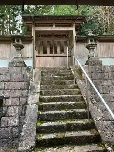 白山神社の本殿