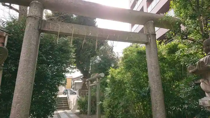 池尻稲荷神社の鳥居