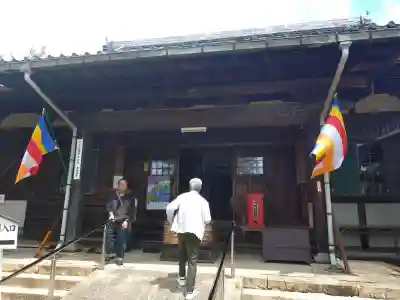 無量寿寺の{uncategorized: "未分類", other: "その他", undefined: "問題あり", building: "その他建物", grave: "お墓", sacred_gate: "鳥居", guardian: "狛犬", statue: "像", buddha: "仏像", history: "歴史", nature: "自然", garden: "庭園", animal: "動物", pagoda: "塔", temizu: "手水舎", mountain_gate: "山門・神門", sanctuary: "本殿・本堂", subordinate: "末社・摂社", art: "芸術", scenery: "景色", jizo: "地蔵", ema: "絵馬", goshuin: "御朱印", omikuji: "おみくじ", items: "授与品その他", amulet: "お守り", goshuincho: "御朱印帳", eats: "食事", festival: "お祭り", votive_dance: "神楽", shichigosan: "七五三参", wedding: "結婚式", experience: "体験その他", initially: "初詣", around: "周辺", anti_infection: "感染症対策"}