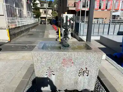 成田山横浜別院延命院の手水舎