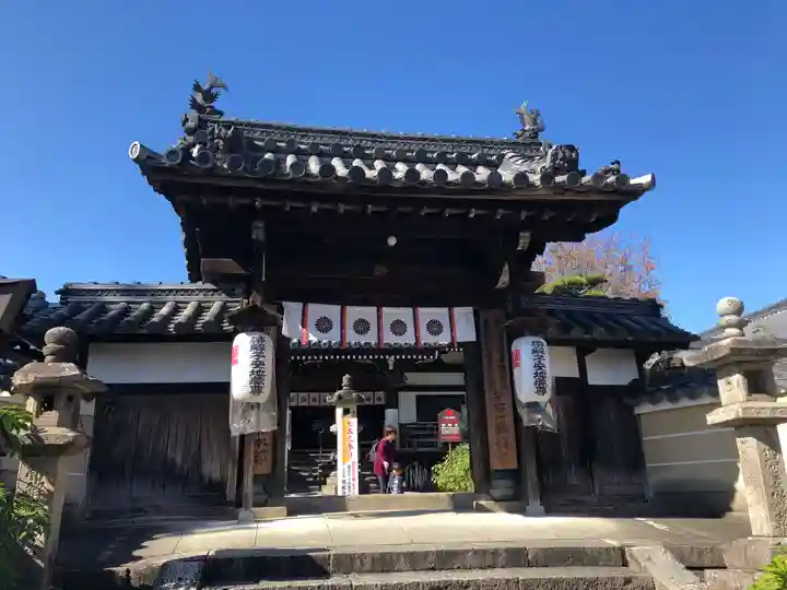 帯解寺の山門・神門