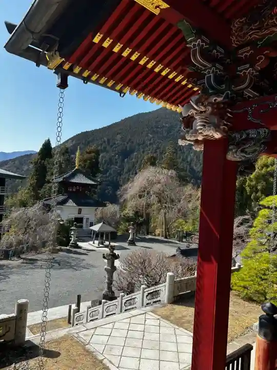 久遠寺の{uncategorized: "未分類", other: "その他", undefined: "問題あり", building: "その他建物", grave: "お墓", sacred_gate: "鳥居", guardian: "狛犬", statue: "像", buddha: "仏像", history: "歴史", nature: "自然", garden: "庭園", animal: "動物", pagoda: "塔", temizu: "手水舎", mountain_gate: "山門・神門", sanctuary: "本殿・本堂", subordinate: "末社・摂社", art: "芸術", scenery: "景色", jizo: "地蔵", ema: "絵馬", goshuin: "御朱印", omikuji: "おみくじ", items: "授与品その他", amulet: "お守り", goshuincho: "御朱印帳", eats: "食事", festival: "お祭り", votive_dance: "神楽", shichigosan: "七五三参", wedding: "結婚式", experience: "体験その他", initially: "初詣", around: "周辺", anti_infection: "感染症対策"}