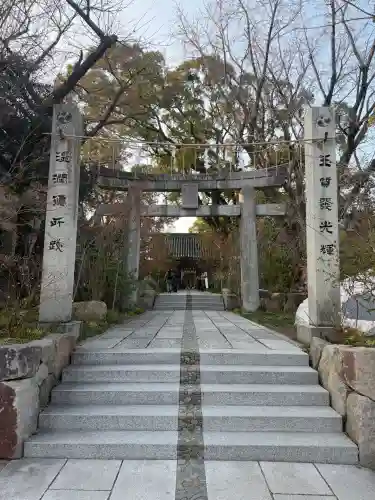 鳥飼八幡宮の{uncategorized: "未分類", other: "その他", undefined: "問題あり", building: "その他建物", grave: "お墓", sacred_gate: "鳥居", guardian: "狛犬", statue: "像", buddha: "仏像", history: "歴史", nature: "自然", garden: "庭園", animal: "動物", pagoda: "塔", temizu: "手水舎", mountain_gate: "山門・神門", sanctuary: "本殿・本堂", subordinate: "末社・摂社", art: "芸術", scenery: "景色", jizo: "地蔵", ema: "絵馬", goshuin: "御朱印", omikuji: "おみくじ", items: "授与品その他", amulet: "お守り", goshuincho: "御朱印帳", eats: "食事", festival: "お祭り", votive_dance: "神楽", shichigosan: "七五三参", wedding: "結婚式", experience: "体験その他", initially: "初詣", around: "周辺", anti_infection: "感染症対策"}