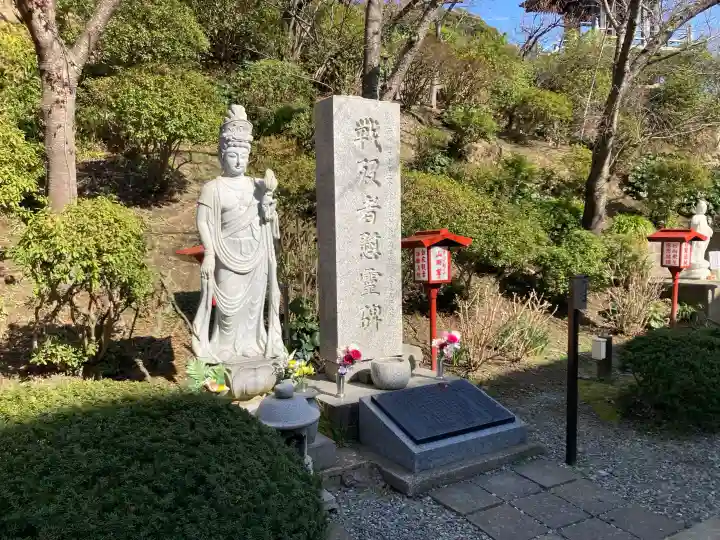 大船観音寺の{uncategorized: "未分類", other: "その他", undefined: "問題あり", building: "その他建物", grave: "お墓", sacred_gate: "鳥居", guardian: "狛犬", statue: "像", buddha: "仏像", history: "歴史", nature: "自然", garden: "庭園", animal: "動物", pagoda: "塔", temizu: "手水舎", mountain_gate: "山門・神門", sanctuary: "本殿・本堂", subordinate: "末社・摂社", art: "芸術", scenery: "景色", jizo: "地蔵", ema: "絵馬", goshuin: "御朱印", omikuji: "おみくじ", items: "授与品その他", amulet: "お守り", goshuincho: "御朱印帳", eats: "食事", festival: "お祭り", votive_dance: "神楽", shichigosan: "七五三参", wedding: "結婚式", experience: "体験その他", initially: "初詣", around: "周辺", anti_infection: "感染症対策"}