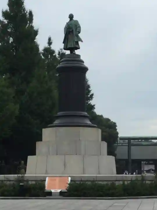 靖國神社の像