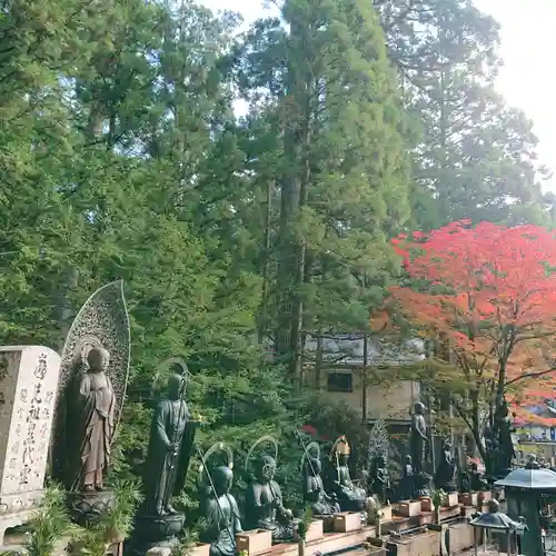 高野山金剛峯寺奥の院の仏像