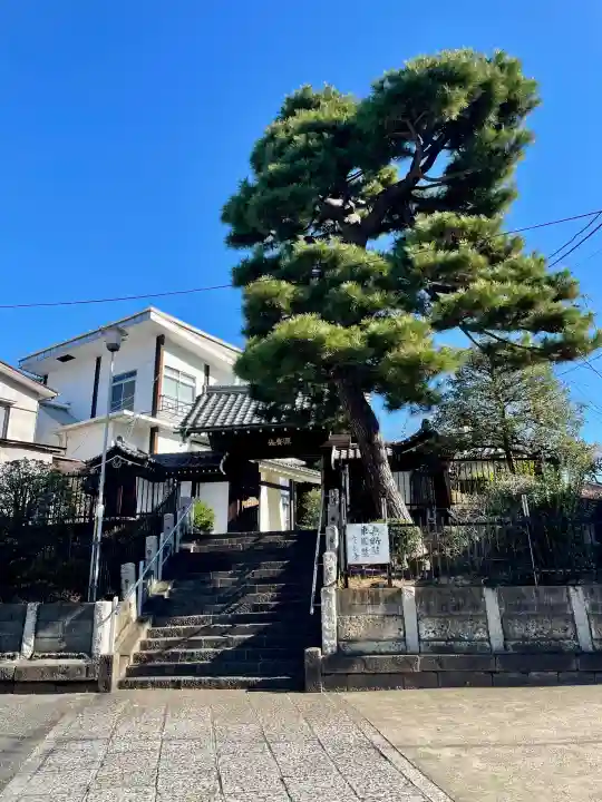 室泉寺の{uncategorized: "未分類", other: "その他", undefined: "問題あり", building: "その他建物", grave: "お墓", sacred_gate: "鳥居", guardian: "狛犬", statue: "像", buddha: "仏像", history: "歴史", nature: "自然", garden: "庭園", animal: "動物", pagoda: "塔", temizu: "手水舎", mountain_gate: "山門・神門", sanctuary: "本殿・本堂", subordinate: "末社・摂社", art: "芸術", scenery: "景色", jizo: "地蔵", ema: "絵馬", goshuin: "御朱印", omikuji: "おみくじ", items: "授与品その他", amulet: "お守り", goshuincho: "御朱印帳", eats: "食事", festival: "お祭り", votive_dance: "神楽", shichigosan: "七五三参", wedding: "結婚式", experience: "体験その他", initially: "初詣", around: "周辺", anti_infection: "感染症対策"}