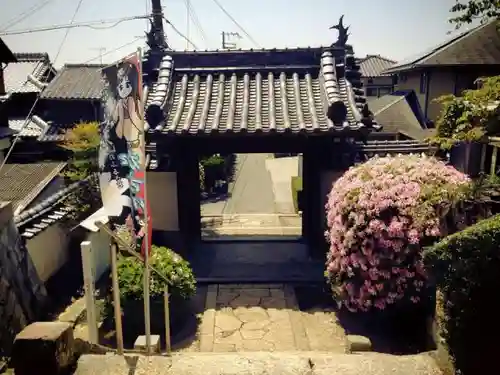 観音寺の山門