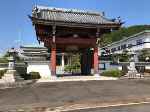 重林寺の山門