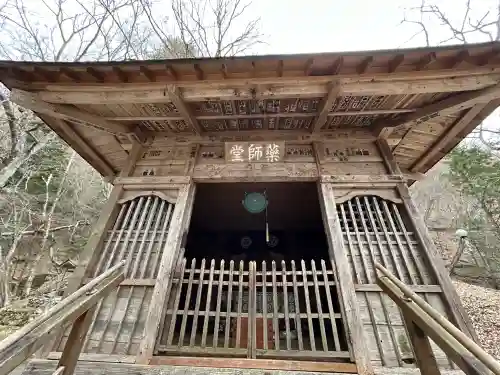 文殊堂の{uncategorized: "未分類", other: "その他", undefined: "問題あり", building: "その他建物", grave: "お墓", sacred_gate: "鳥居", guardian: "狛犬", statue: "像", buddha: "仏像", history: "歴史", nature: "自然", garden: "庭園", animal: "動物", pagoda: "塔", temizu: "手水舎", mountain_gate: "山門・神門", sanctuary: "本殿・本堂", subordinate: "末社・摂社", art: "芸術", scenery: "景色", jizo: "地蔵", ema: "絵馬", goshuin: "御朱印", omikuji: "おみくじ", items: "授与品その他", amulet: "お守り", goshuincho: "御朱印帳", eats: "食事", festival: "お祭り", votive_dance: "神楽", shichigosan: "七五三参", wedding: "結婚式", experience: "体験その他", initially: "初詣", around: "周辺", anti_infection: "感染症対策"}
