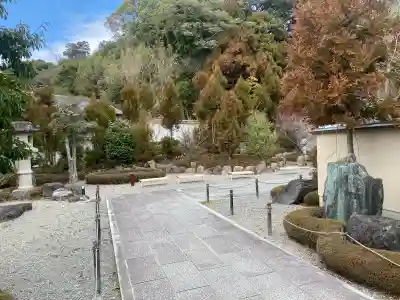 智禅寺の{uncategorized: "未分類", other: "その他", undefined: "問題あり", building: "その他建物", grave: "お墓", sacred_gate: "鳥居", guardian: "狛犬", statue: "像", buddha: "仏像", history: "歴史", nature: "自然", garden: "庭園", animal: "動物", pagoda: "塔", temizu: "手水舎", mountain_gate: "山門・神門", sanctuary: "本殿・本堂", subordinate: "末社・摂社", art: "芸術", scenery: "景色", jizo: "地蔵", ema: "絵馬", goshuin: "御朱印", omikuji: "おみくじ", items: "授与品その他", amulet: "お守り", goshuincho: "御朱印帳", eats: "食事", festival: "お祭り", votive_dance: "神楽", shichigosan: "七五三参", wedding: "結婚式", experience: "体験その他", initially: "初詣", around: "周辺", anti_infection: "感染症対策"}