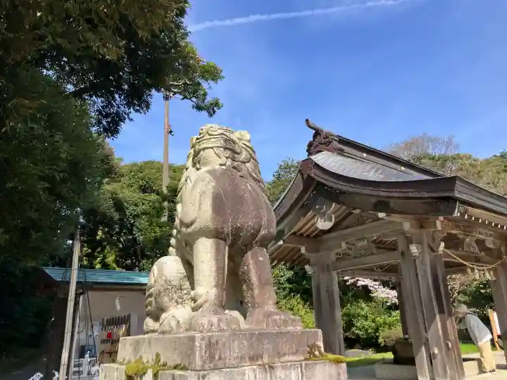 氣多大社の{uncategorized: "未分類", other: "その他", undefined: "問題あり", building: "その他建物", grave: "お墓", sacred_gate: "鳥居", guardian: "狛犬", statue: "像", buddha: "仏像", history: "歴史", nature: "自然", garden: "庭園", animal: "動物", pagoda: "塔", temizu: "手水舎", mountain_gate: "山門・神門", sanctuary: "本殿・本堂", subordinate: "末社・摂社", art: "芸術", scenery: "景色", jizo: "地蔵", ema: "絵馬", goshuin: "御朱印", omikuji: "おみくじ", items: "授与品その他", amulet: "お守り", goshuincho: "御朱印帳", eats: "食事", festival: "お祭り", votive_dance: "神楽", shichigosan: "七五三参", wedding: "結婚式", experience: "体験その他", initially: "初詣", around: "周辺", anti_infection: "感染症対策"}