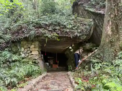 神内神社の{uncategorized: "未分類", other: "その他", undefined: "問題あり", building: "その他建物", grave: "お墓", sacred_gate: "鳥居", guardian: "狛犬", statue: "像", buddha: "仏像", history: "歴史", nature: "自然", garden: "庭園", animal: "動物", pagoda: "塔", temizu: "手水舎", mountain_gate: "山門・神門", sanctuary: "本殿・本堂", subordinate: "末社・摂社", art: "芸術", scenery: "景色", jizo: "地蔵", ema: "絵馬", goshuin: "御朱印", omikuji: "おみくじ", items: "授与品その他", amulet: "お守り", goshuincho: "御朱印帳", eats: "食事", festival: "お祭り", votive_dance: "神楽", shichigosan: "七五三参", wedding: "結婚式", experience: "体験その他", initially: "初詣", around: "周辺", anti_infection: "感染症対策"}