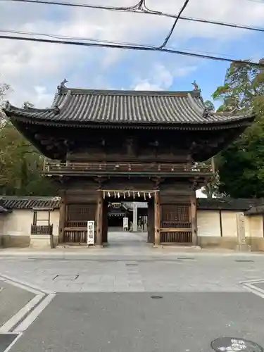 魚吹八幡神社の山門・神門