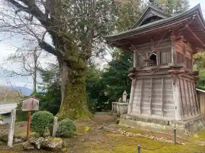 松尾寺の{uncategorized: "未分類", other: "その他", undefined: "問題あり", building: "その他建物", grave: "お墓", sacred_gate: "鳥居", guardian: "狛犬", statue: "像", buddha: "仏像", history: "歴史", nature: "自然", garden: "庭園", animal: "動物", pagoda: "塔", temizu: "手水舎", mountain_gate: "山門・神門", sanctuary: "本殿・本堂", subordinate: "末社・摂社", art: "芸術", scenery: "景色", jizo: "地蔵", ema: "絵馬", goshuin: "御朱印", omikuji: "おみくじ", items: "授与品その他", amulet: "お守り", goshuincho: "御朱印帳", eats: "食事", festival: "お祭り", votive_dance: "神楽", shichigosan: "七五三参", wedding: "結婚式", experience: "体験その他", initially: "初詣", around: "周辺", anti_infection: "感染症対策"}
