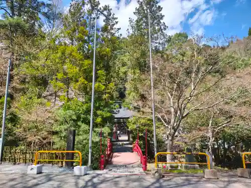 青麻神社の{uncategorized: "未分類", other: "その他", undefined: "問題あり", building: "その他建物", grave: "お墓", sacred_gate: "鳥居", guardian: "狛犬", statue: "像", buddha: "仏像", history: "歴史", nature: "自然", garden: "庭園", animal: "動物", pagoda: "塔", temizu: "手水舎", mountain_gate: "山門・神門", sanctuary: "本殿・本堂", subordinate: "末社・摂社", art: "芸術", scenery: "景色", jizo: "地蔵", ema: "絵馬", goshuin: "御朱印", omikuji: "おみくじ", items: "授与品その他", amulet: "お守り", goshuincho: "御朱印帳", eats: "食事", festival: "お祭り", votive_dance: "神楽", shichigosan: "七五三参", wedding: "結婚式", experience: "体験その他", initially: "初詣", around: "周辺", anti_infection: "感染症対策"}