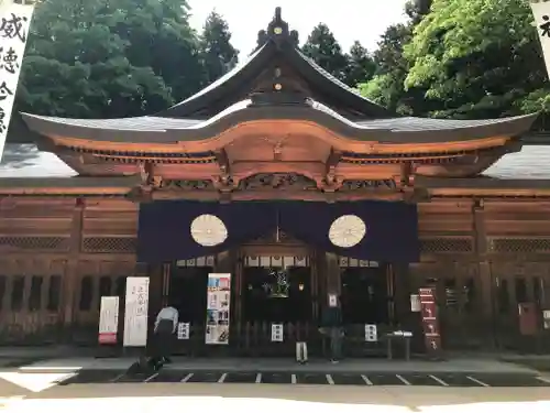 穂高神社本宮の本殿