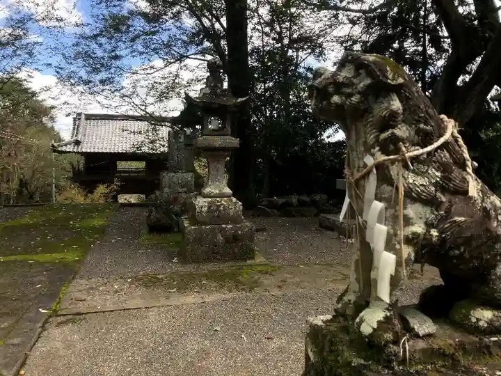 妻山神社の狛犬
