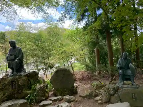 宝珠山 立石寺の像