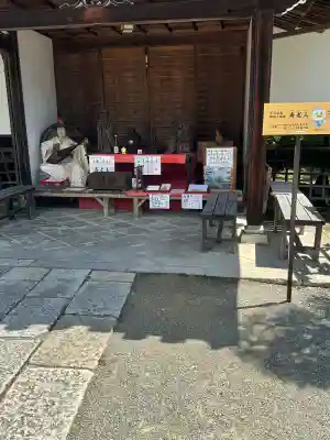 温泉寺の{uncategorized: "未分類", other: "その他", undefined: "問題あり", building: "その他建物", grave: "お墓", sacred_gate: "鳥居", guardian: "狛犬", statue: "像", buddha: "仏像", history: "歴史", nature: "自然", garden: "庭園", animal: "動物", pagoda: "塔", temizu: "手水舎", mountain_gate: "山門・神門", sanctuary: "本殿・本堂", subordinate: "末社・摂社", art: "芸術", scenery: "景色", jizo: "地蔵", ema: "絵馬", goshuin: "御朱印", omikuji: "おみくじ", items: "授与品その他", amulet: "お守り", goshuincho: "御朱印帳", eats: "食事", festival: "お祭り", votive_dance: "神楽", shichigosan: "七五三参", wedding: "結婚式", experience: "体験その他", initially: "初詣", around: "周辺", anti_infection: "感染症対策"}