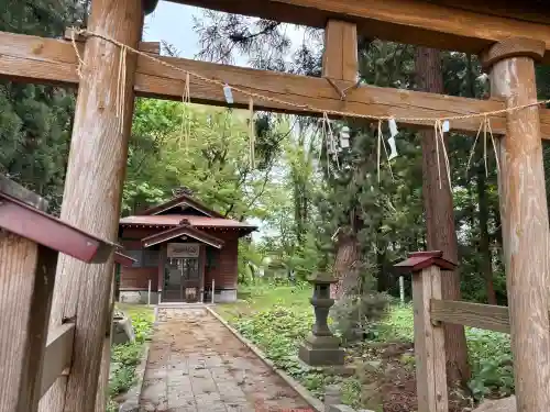 白藤神社の{uncategorized: "未分類", other: "その他", undefined: "問題あり", building: "その他建物", grave: "お墓", sacred_gate: "鳥居", guardian: "狛犬", statue: "像", buddha: "仏像", history: "歴史", nature: "自然", garden: "庭園", animal: "動物", pagoda: "塔", temizu: "手水舎", mountain_gate: "山門・神門", sanctuary: "本殿・本堂", subordinate: "末社・摂社", art: "芸術", scenery: "景色", jizo: "地蔵", ema: "絵馬", goshuin: "御朱印", omikuji: "おみくじ", items: "授与品その他", amulet: "お守り", goshuincho: "御朱印帳", eats: "食事", festival: "お祭り", votive_dance: "神楽", shichigosan: "七五三参", wedding: "結婚式", experience: "体験その他", initially: "初詣", around: "周辺", anti_infection: "感染症対策"}