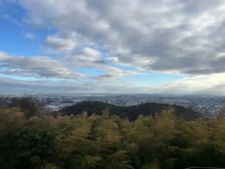 新田神社の{uncategorized: "未分類", other: "その他", undefined: "問題あり", building: "その他建物", grave: "お墓", sacred_gate: "鳥居", guardian: "狛犬", statue: "像", buddha: "仏像", history: "歴史", nature: "自然", garden: "庭園", animal: "動物", pagoda: "塔", temizu: "手水舎", mountain_gate: "山門・神門", sanctuary: "本殿・本堂", subordinate: "末社・摂社", art: "芸術", scenery: "景色", jizo: "地蔵", ema: "絵馬", goshuin: "御朱印", omikuji: "おみくじ", items: "授与品その他", amulet: "お守り", goshuincho: "御朱印帳", eats: "食事", festival: "お祭り", votive_dance: "神楽", shichigosan: "七五三参", wedding: "結婚式", experience: "体験その他", initially: "初詣", around: "周辺", anti_infection: "感染症対策"}