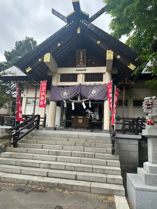 豊平神社の{uncategorized: "未分類", other: "その他", undefined: "問題あり", building: "その他建物", grave: "お墓", sacred_gate: "鳥居", guardian: "狛犬", statue: "像", buddha: "仏像", history: "歴史", nature: "自然", garden: "庭園", animal: "動物", pagoda: "塔", temizu: "手水舎", mountain_gate: "山門・神門", sanctuary: "本殿・本堂", subordinate: "末社・摂社", art: "芸術", scenery: "景色", jizo: "地蔵", ema: "絵馬", goshuin: "御朱印", omikuji: "おみくじ", items: "授与品その他", amulet: "お守り", goshuincho: "御朱印帳", eats: "食事", festival: "お祭り", votive_dance: "神楽", shichigosan: "七五三参", wedding: "結婚式", experience: "体験その他", initially: "初詣", around: "周辺", anti_infection: "感染症対策"}