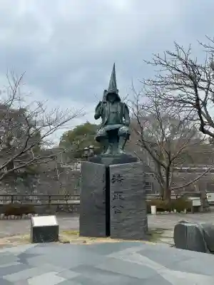 加藤神社の{uncategorized: "未分類", other: "その他", undefined: "問題あり", building: "その他建物", grave: "お墓", sacred_gate: "鳥居", guardian: "狛犬", statue: "像", buddha: "仏像", history: "歴史", nature: "自然", garden: "庭園", animal: "動物", pagoda: "塔", temizu: "手水舎", mountain_gate: "山門・神門", sanctuary: "本殿・本堂", subordinate: "末社・摂社", art: "芸術", scenery: "景色", jizo: "地蔵", ema: "絵馬", goshuin: "御朱印", omikuji: "おみくじ", items: "授与品その他", amulet: "お守り", goshuincho: "御朱印帳", eats: "食事", festival: "お祭り", votive_dance: "神楽", shichigosan: "七五三参", wedding: "結婚式", experience: "体験その他", initially: "初詣", around: "周辺", anti_infection: "感染症対策"}