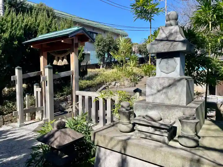 日輪寺の{uncategorized: "未分類", other: "その他", undefined: "問題あり", building: "その他建物", grave: "お墓", sacred_gate: "鳥居", guardian: "狛犬", statue: "像", buddha: "仏像", history: "歴史", nature: "自然", garden: "庭園", animal: "動物", pagoda: "塔", temizu: "手水舎", mountain_gate: "山門・神門", sanctuary: "本殿・本堂", subordinate: "末社・摂社", art: "芸術", scenery: "景色", jizo: "地蔵", ema: "絵馬", goshuin: "御朱印", omikuji: "おみくじ", items: "授与品その他", amulet: "お守り", goshuincho: "御朱印帳", eats: "食事", festival: "お祭り", votive_dance: "神楽", shichigosan: "七五三参", wedding: "結婚式", experience: "体験その他", initially: "初詣", around: "周辺", anti_infection: "感染症対策"}