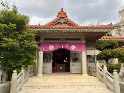 識名宮の本殿・本堂