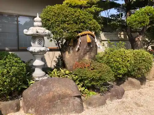 荒井神社の庭園