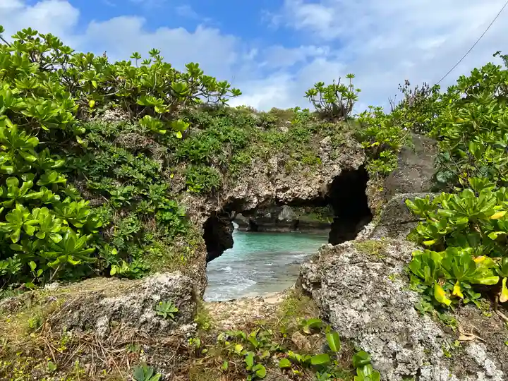 古宇利の竜宮の周辺