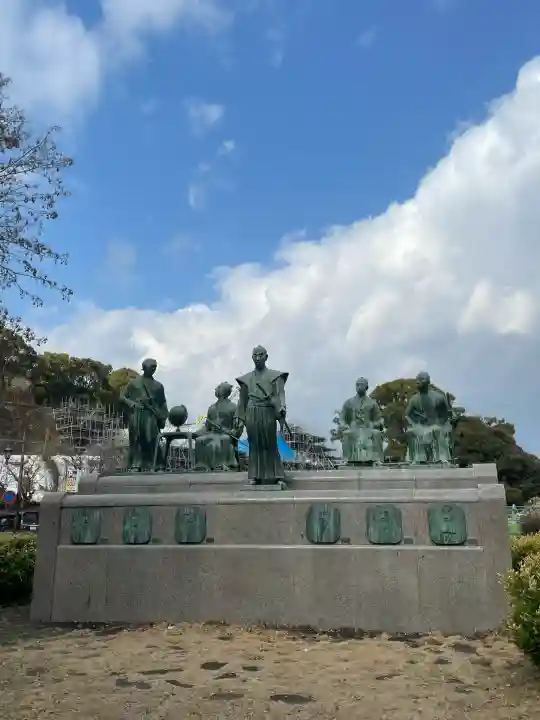 加藤神社の{uncategorized: "未分類", other: "その他", undefined: "問題あり", building: "その他建物", grave: "お墓", sacred_gate: "鳥居", guardian: "狛犬", statue: "像", buddha: "仏像", history: "歴史", nature: "自然", garden: "庭園", animal: "動物", pagoda: "塔", temizu: "手水舎", mountain_gate: "山門・神門", sanctuary: "本殿・本堂", subordinate: "末社・摂社", art: "芸術", scenery: "景色", jizo: "地蔵", ema: "絵馬", goshuin: "御朱印", omikuji: "おみくじ", items: "授与品その他", amulet: "お守り", goshuincho: "御朱印帳", eats: "食事", festival: "お祭り", votive_dance: "神楽", shichigosan: "七五三参", wedding: "結婚式", experience: "体験その他", initially: "初詣", around: "周辺", anti_infection: "感染症対策"}