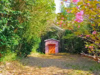 定納稲荷社のその他建物