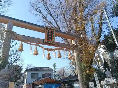 蛇窪神社の{uncategorized: "未分類", other: "その他", undefined: "問題あり", building: "その他建物", grave: "お墓", sacred_gate: "鳥居", guardian: "狛犬", statue: "像", buddha: "仏像", history: "歴史", nature: "自然", garden: "庭園", animal: "動物", pagoda: "塔", temizu: "手水舎", mountain_gate: "山門・神門", sanctuary: "本殿・本堂", subordinate: "末社・摂社", art: "芸術", scenery: "景色", jizo: "地蔵", ema: "絵馬", goshuin: "御朱印", omikuji: "おみくじ", items: "授与品その他", amulet: "お守り", goshuincho: "御朱印帳", eats: "食事", festival: "お祭り", votive_dance: "神楽", shichigosan: "七五三参", wedding: "結婚式", experience: "体験その他", initially: "初詣", around: "周辺", anti_infection: "感染症対策"}