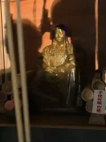 子安神社の{uncategorized: "未分類", other: "その他", undefined: "問題あり", building: "その他建物", grave: "お墓", sacred_gate: "鳥居", guardian: "狛犬", statue: "像", buddha: "仏像", history: "歴史", nature: "自然", garden: "庭園", animal: "動物", pagoda: "塔", temizu: "手水舎", mountain_gate: "山門・神門", sanctuary: "本殿・本堂", subordinate: "末社・摂社", art: "芸術", scenery: "景色", jizo: "地蔵", ema: "絵馬", goshuin: "御朱印", omikuji: "おみくじ", items: "授与品その他", amulet: "お守り", goshuincho: "御朱印帳", eats: "食事", festival: "お祭り", votive_dance: "神楽", shichigosan: "七五三参", wedding: "結婚式", experience: "体験その他", initially: "初詣", around: "周辺", anti_infection: "感染症対策"}