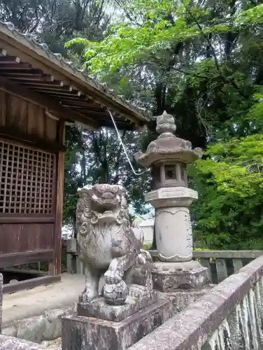 熊野神社の{uncategorized: "未分類", other: "その他", undefined: "問題あり", building: "その他建物", grave: "お墓", sacred_gate: "鳥居", guardian: "狛犬", statue: "像", buddha: "仏像", history: "歴史", nature: "自然", garden: "庭園", animal: "動物", pagoda: "塔", temizu: "手水舎", mountain_gate: "山門・神門", sanctuary: "本殿・本堂", subordinate: "末社・摂社", art: "芸術", scenery: "景色", jizo: "地蔵", ema: "絵馬", goshuin: "御朱印", omikuji: "おみくじ", items: "授与品その他", amulet: "お守り", goshuincho: "御朱印帳", eats: "食事", festival: "お祭り", votive_dance: "神楽", shichigosan: "七五三参", wedding: "結婚式", experience: "体験その他", initially: "初詣", around: "周辺", anti_infection: "感染症対策"}