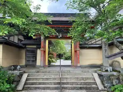 普賢院の山門・神門