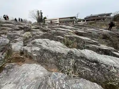宝登山神社の{uncategorized: "未分類", other: "その他", undefined: "問題あり", building: "その他建物", grave: "お墓", sacred_gate: "鳥居", guardian: "狛犬", statue: "像", buddha: "仏像", history: "歴史", nature: "自然", garden: "庭園", animal: "動物", pagoda: "塔", temizu: "手水舎", mountain_gate: "山門・神門", sanctuary: "本殿・本堂", subordinate: "末社・摂社", art: "芸術", scenery: "景色", jizo: "地蔵", ema: "絵馬", goshuin: "御朱印", omikuji: "おみくじ", items: "授与品その他", amulet: "お守り", goshuincho: "御朱印帳", eats: "食事", festival: "お祭り", votive_dance: "神楽", shichigosan: "七五三参", wedding: "結婚式", experience: "体験その他", initially: "初詣", around: "周辺", anti_infection: "感染症対策"}
