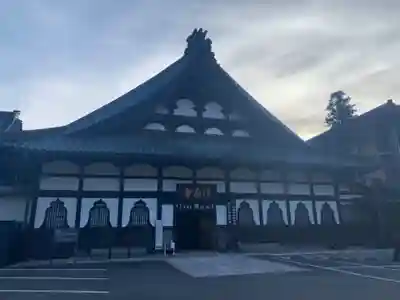 久遠寺の本殿・本堂