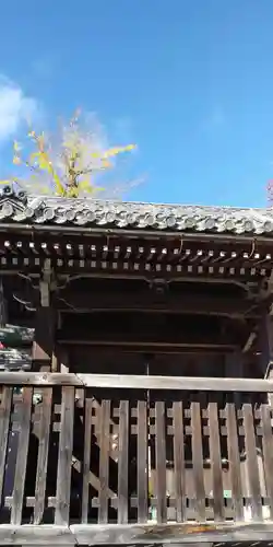 西教寺の山門