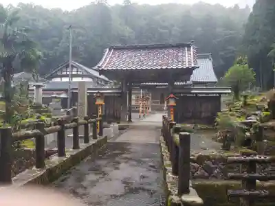 掟光寺の山門・神門